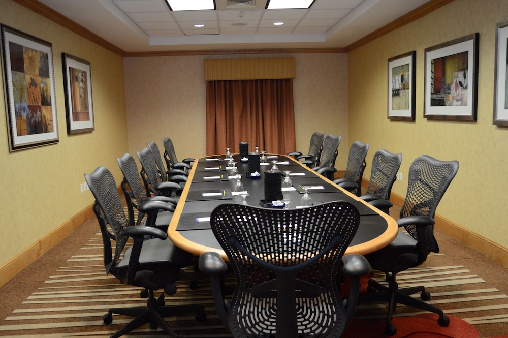 Hilton Garden Inn Atlanta Airport/Millenium Center 34/43