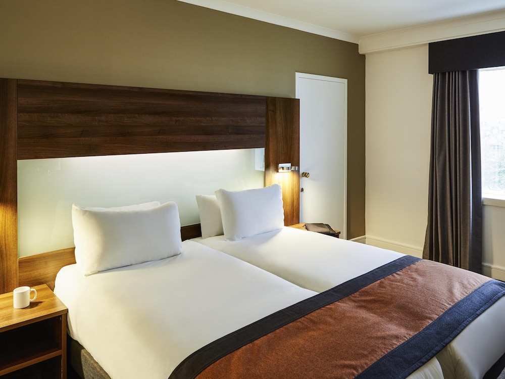 Mercure St Helens 11/50