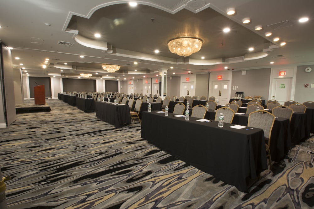 Adria Hotel And Conference Center 55/57