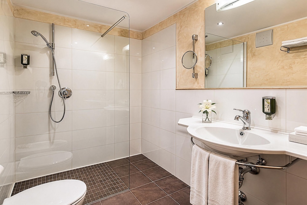 Aktiv & Vitalhotel Taubers Unterwirt 70/71