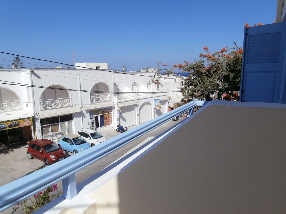 NARKISSOS HOTEL 2/50
