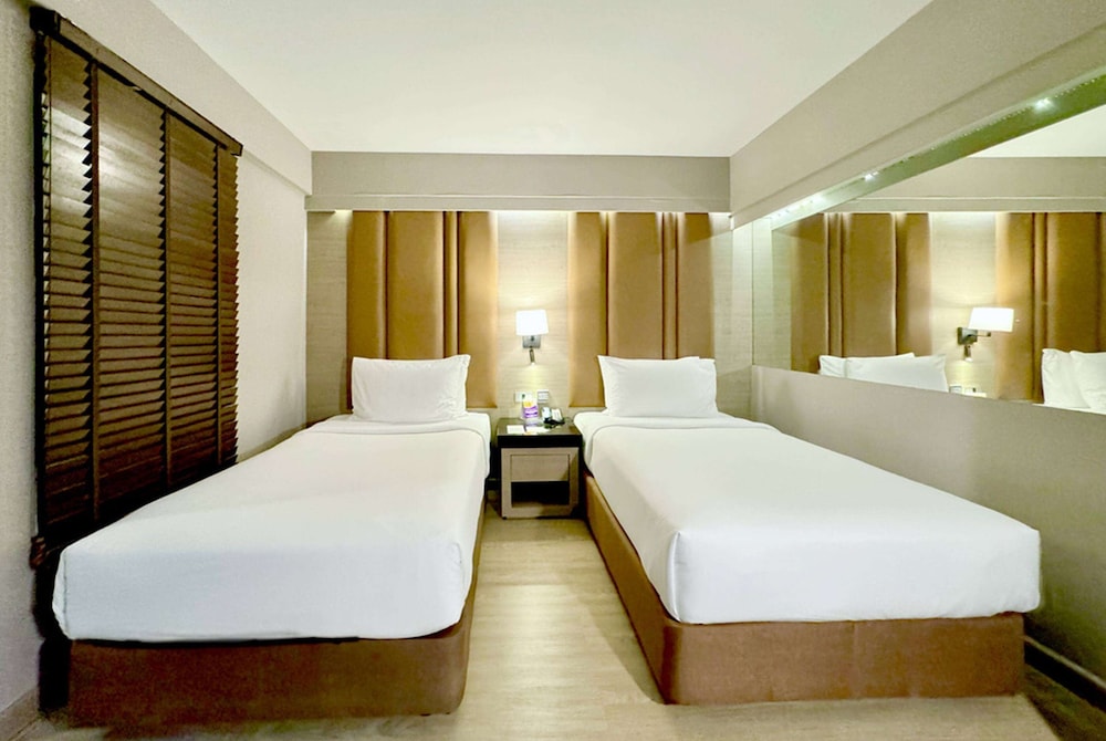 Premier, Twin Beds, No Window