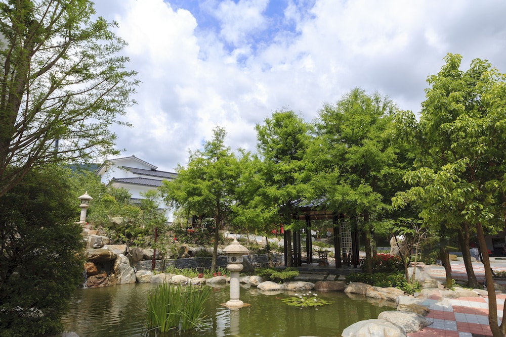 Huaman Hot Spring Villa 60/68