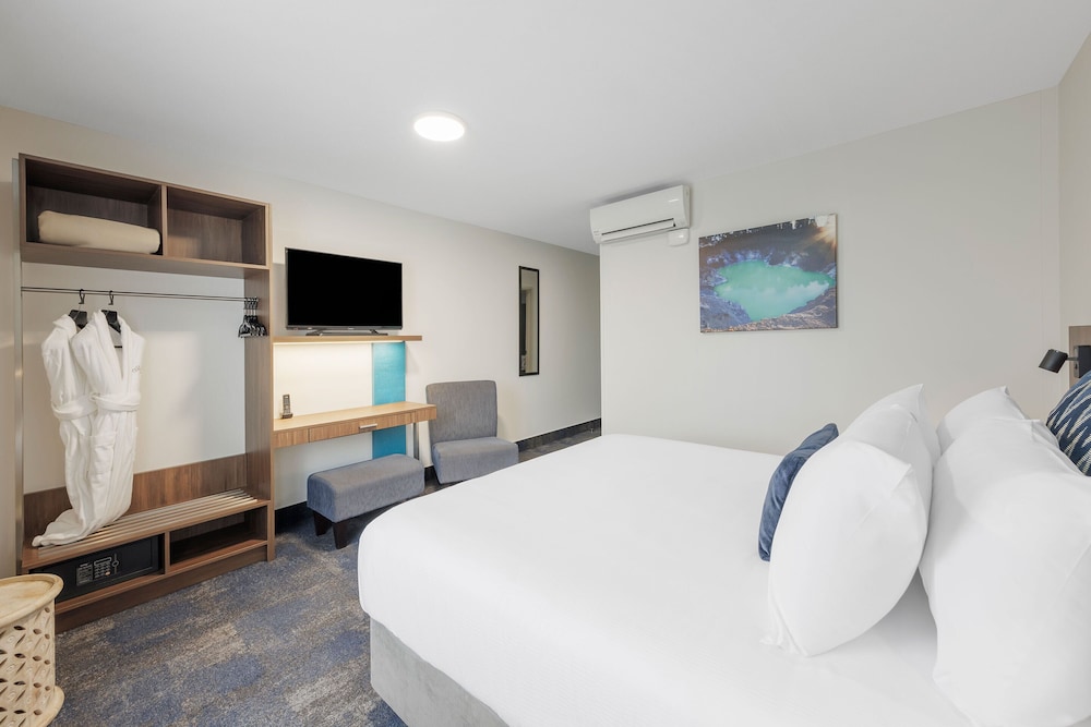 SUPERIOR, KING BED