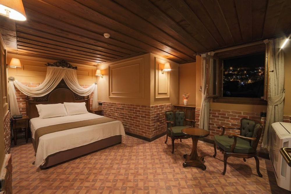 Sam Franss Boutique Hotel 7/22