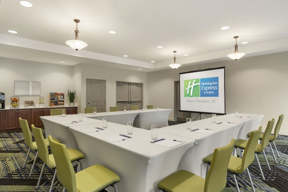Holiday Inn Express & Suites Charleston - Mount Pleasant 34/37