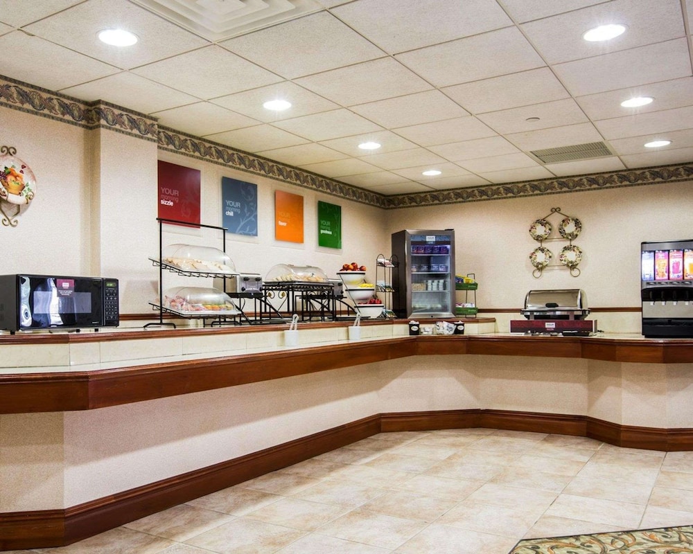 Comfort Inn & Suites Hawthorne NY 4/72