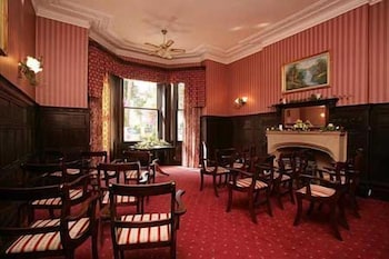 Elstead Hotel 39/50
