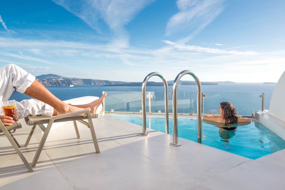 Elite Luxury Suites 42/50