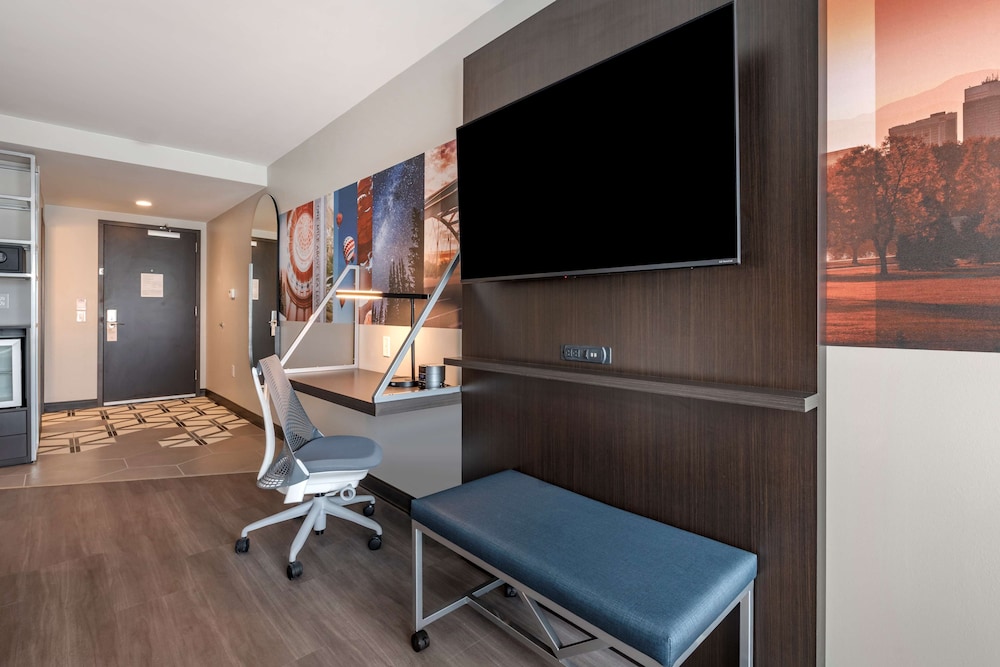 Vib Hotel by Best Western Denver RiNo 17/37