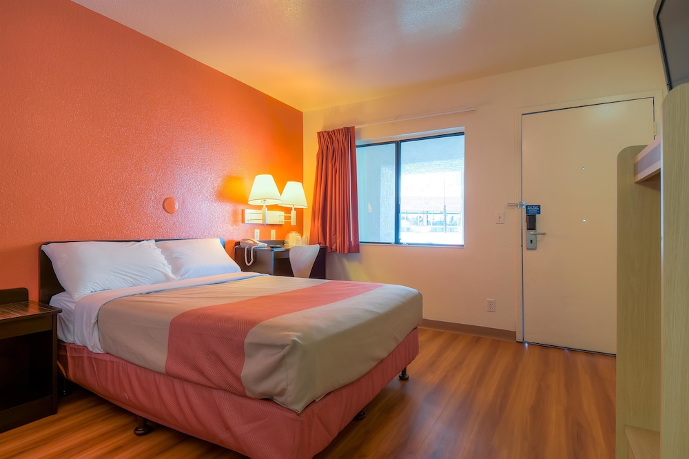Motel6 Palm Springs, CA - Downtown 7/28