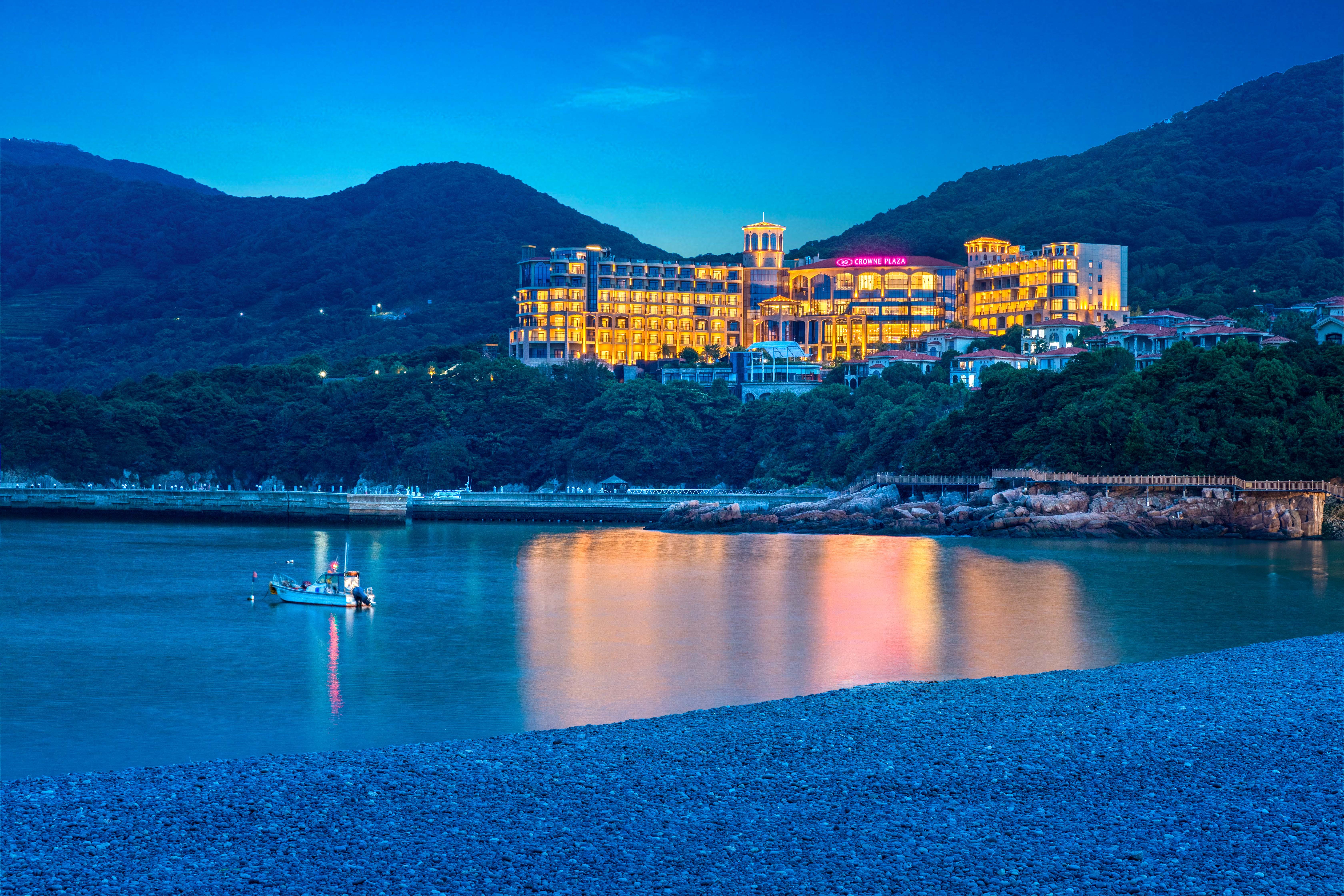 Crowne Plaza Zhoushan Seaview 46/51