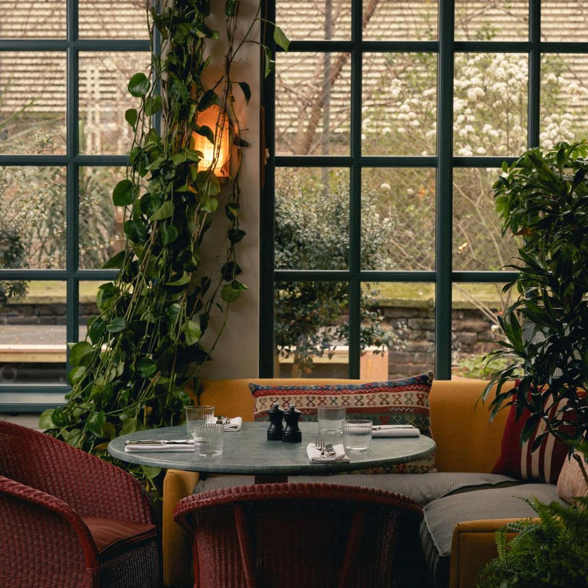 GRANGE BLOOMS HOTEL 43/50