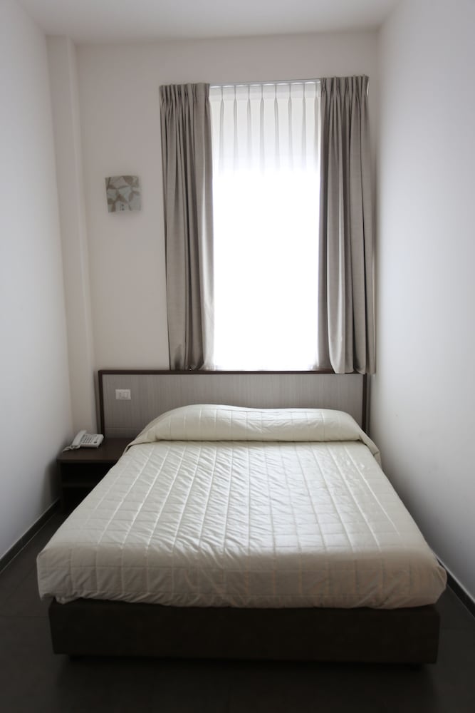 HOTEL EUBEA 22/79