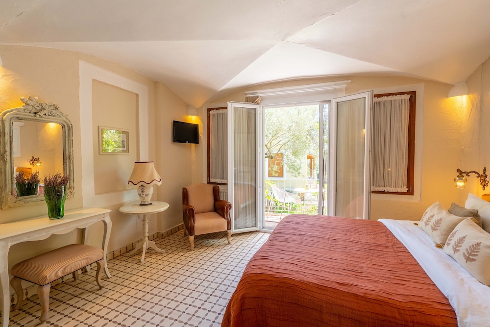 Cunda Battalos Kucuk Otel 8/50