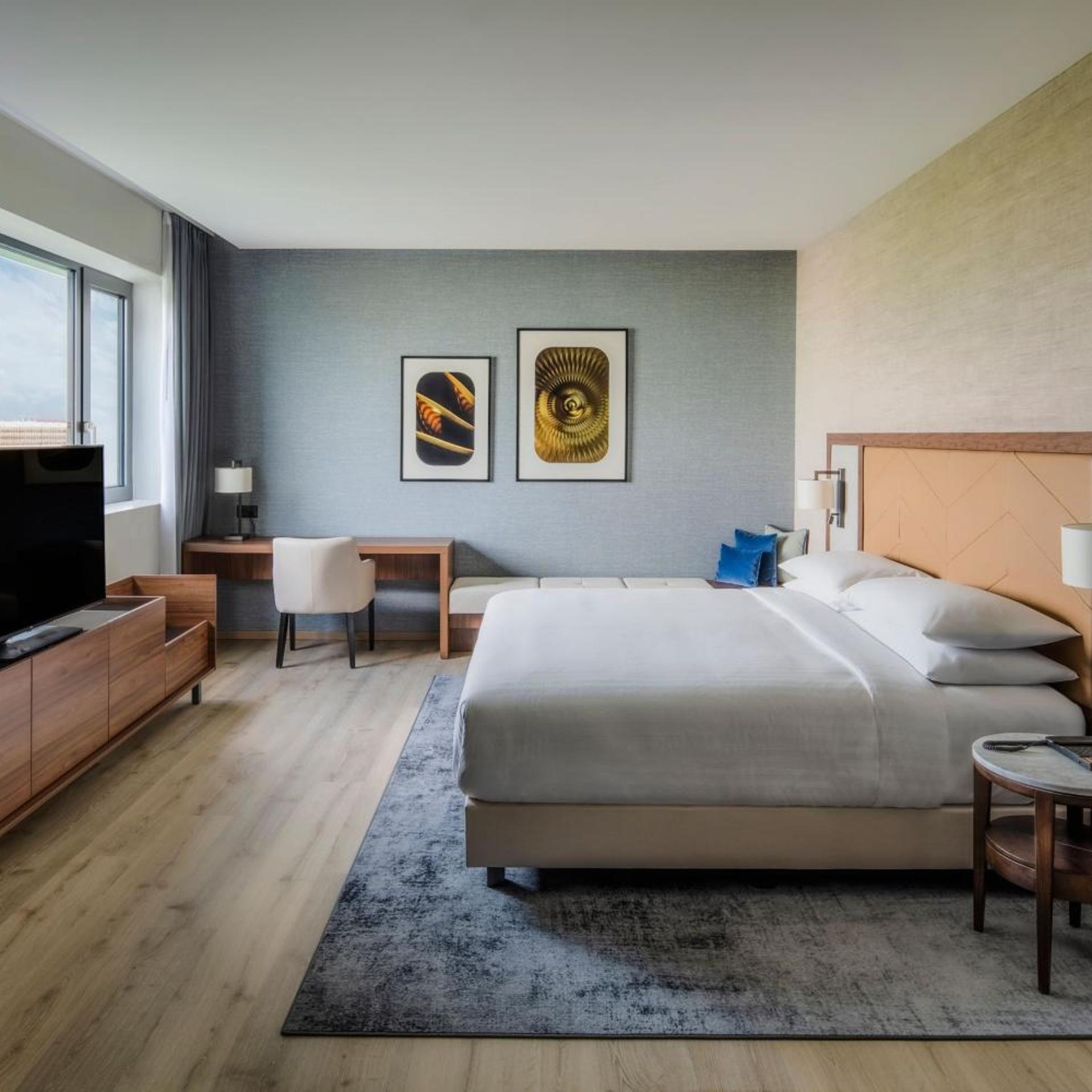 Junior Suite, King Bed, Club Floor