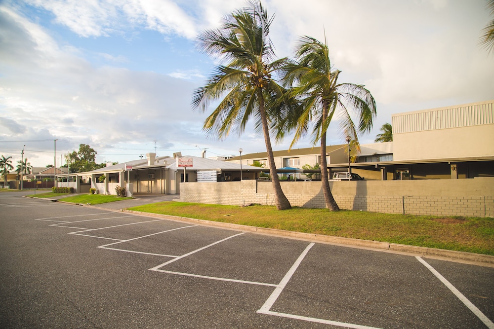 Hampton Villa Motel (ex.Comfort Inn Rockhampton) 45/71