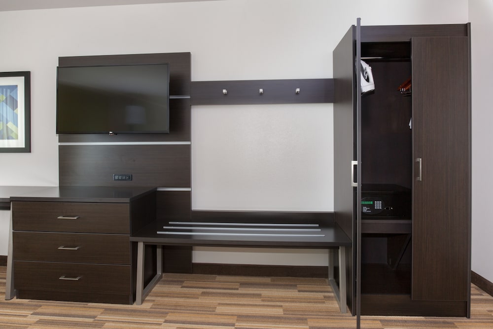 Holiday Inn Express And Suites Lincoln I 80 30/60