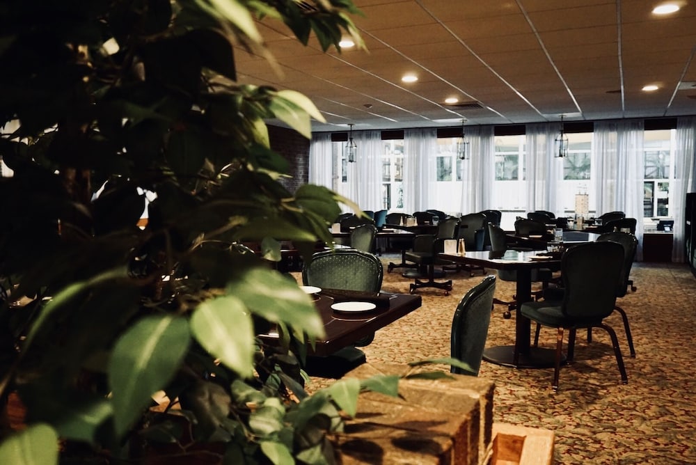 Altoona Grand Hotel 48/49