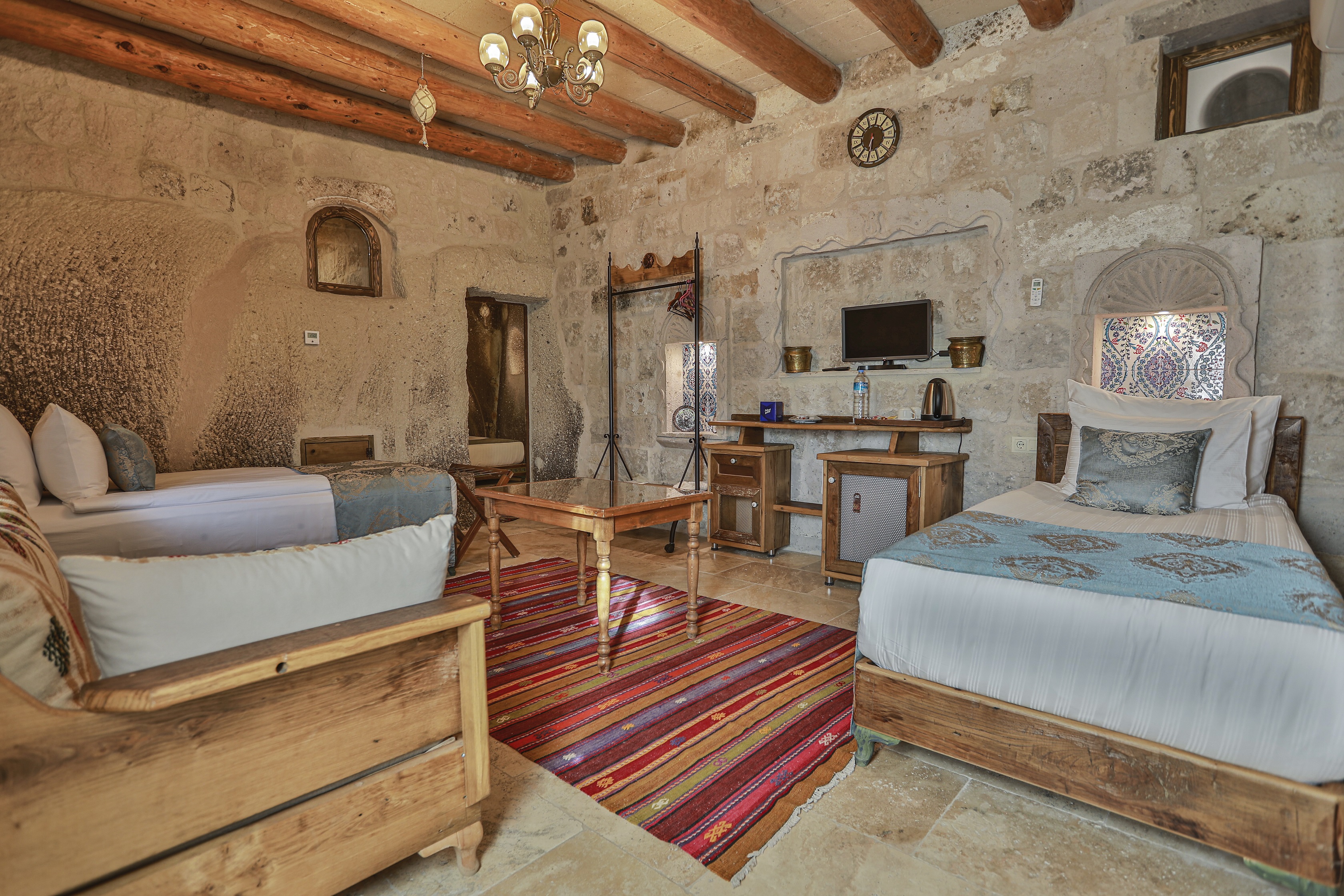 Cave, Family, Suite