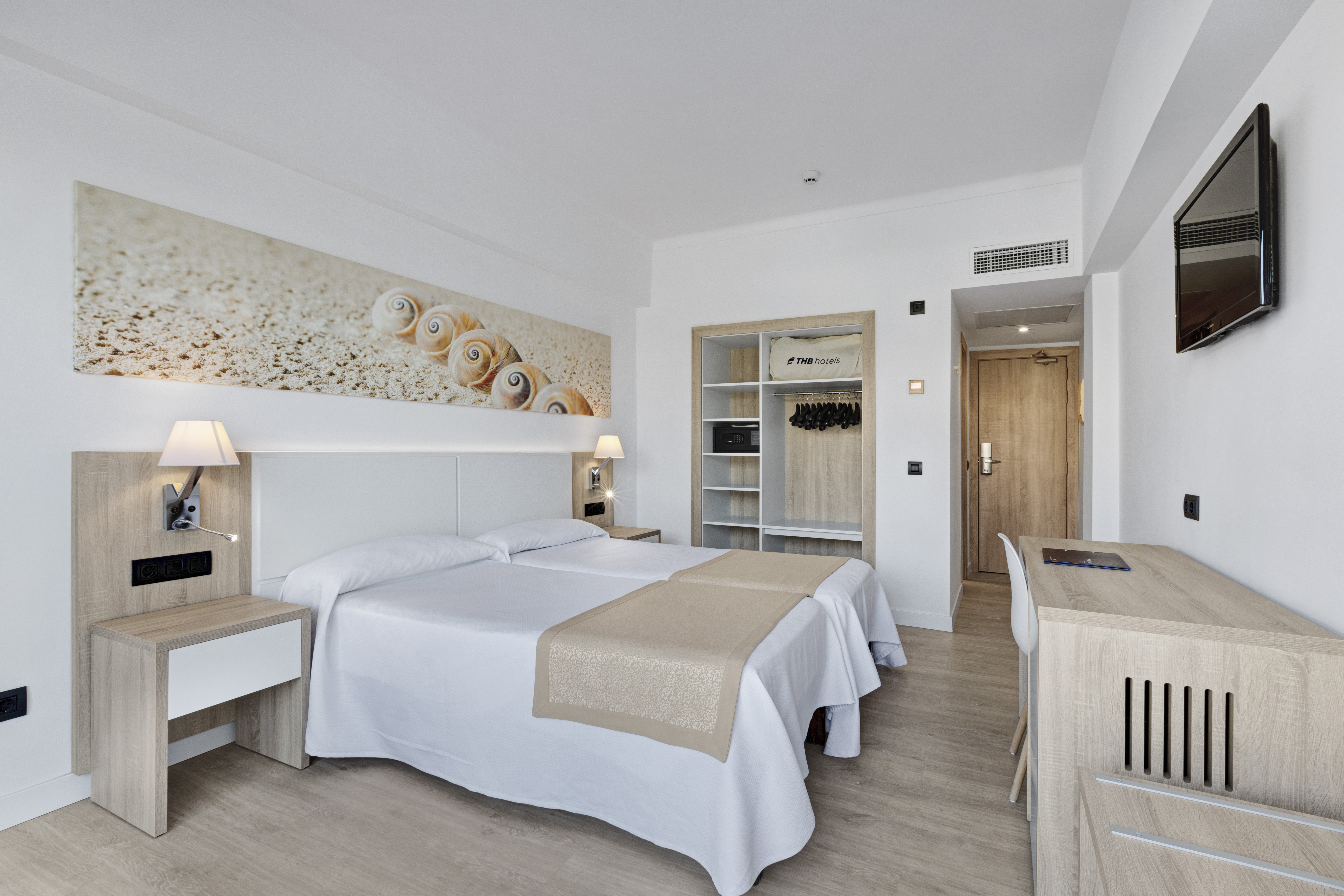 Room, Single, Double Bed, Street View, Balcony