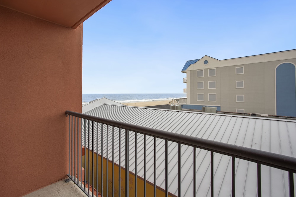 Americana Hotel Oceanfront 6/68