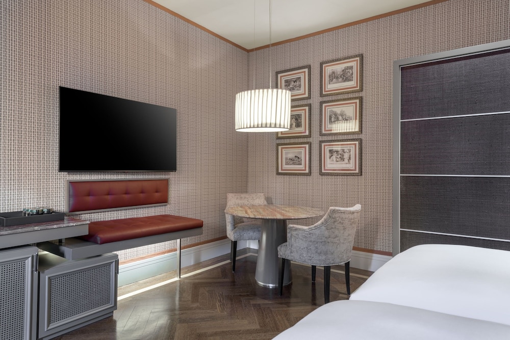 Santo Mauro, a Luxury Collection Hotel, Madrid 71/81