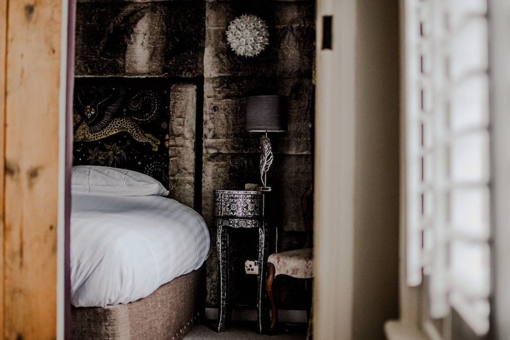 The White Hart Hotel 30/50