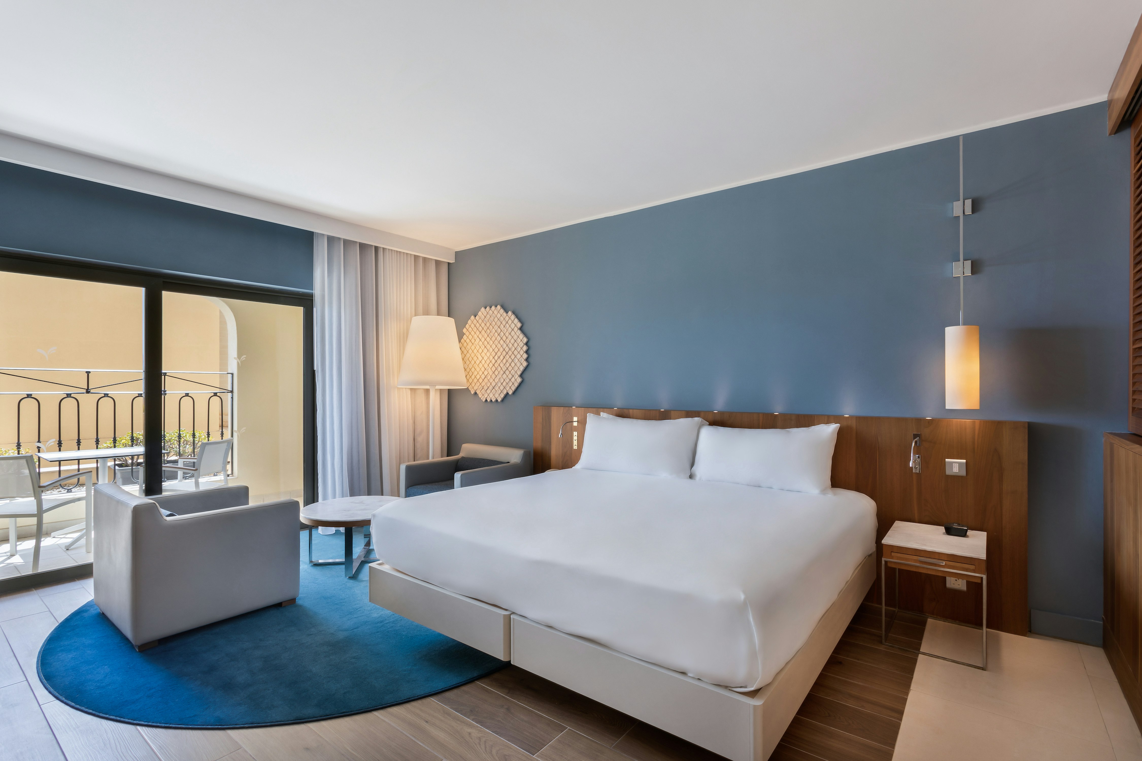 DELUXE, KING BED, GARDEN VIEW
