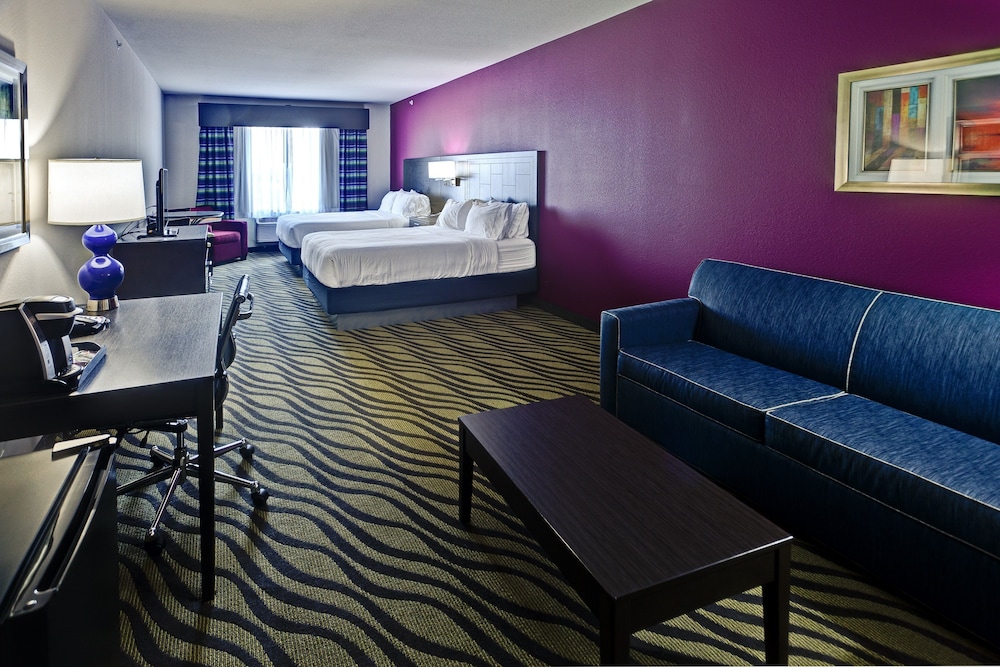 Holiday Inn Express Hutchinson 33/47
