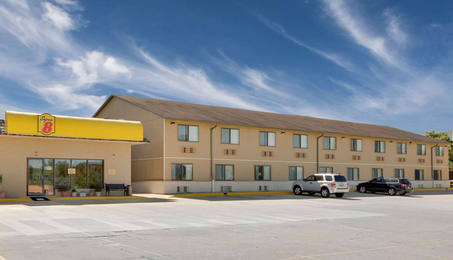 Super 8 By Wyndham Macomb 2/15