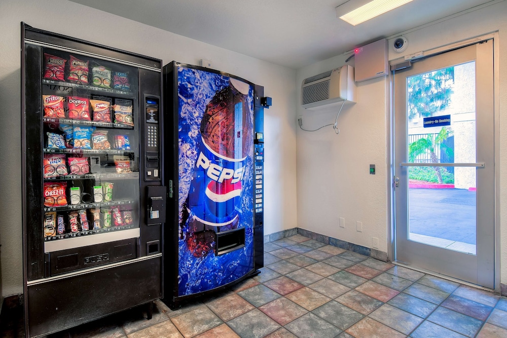 Motel6 Chino, CA - Los Angeles Ontario 9/38