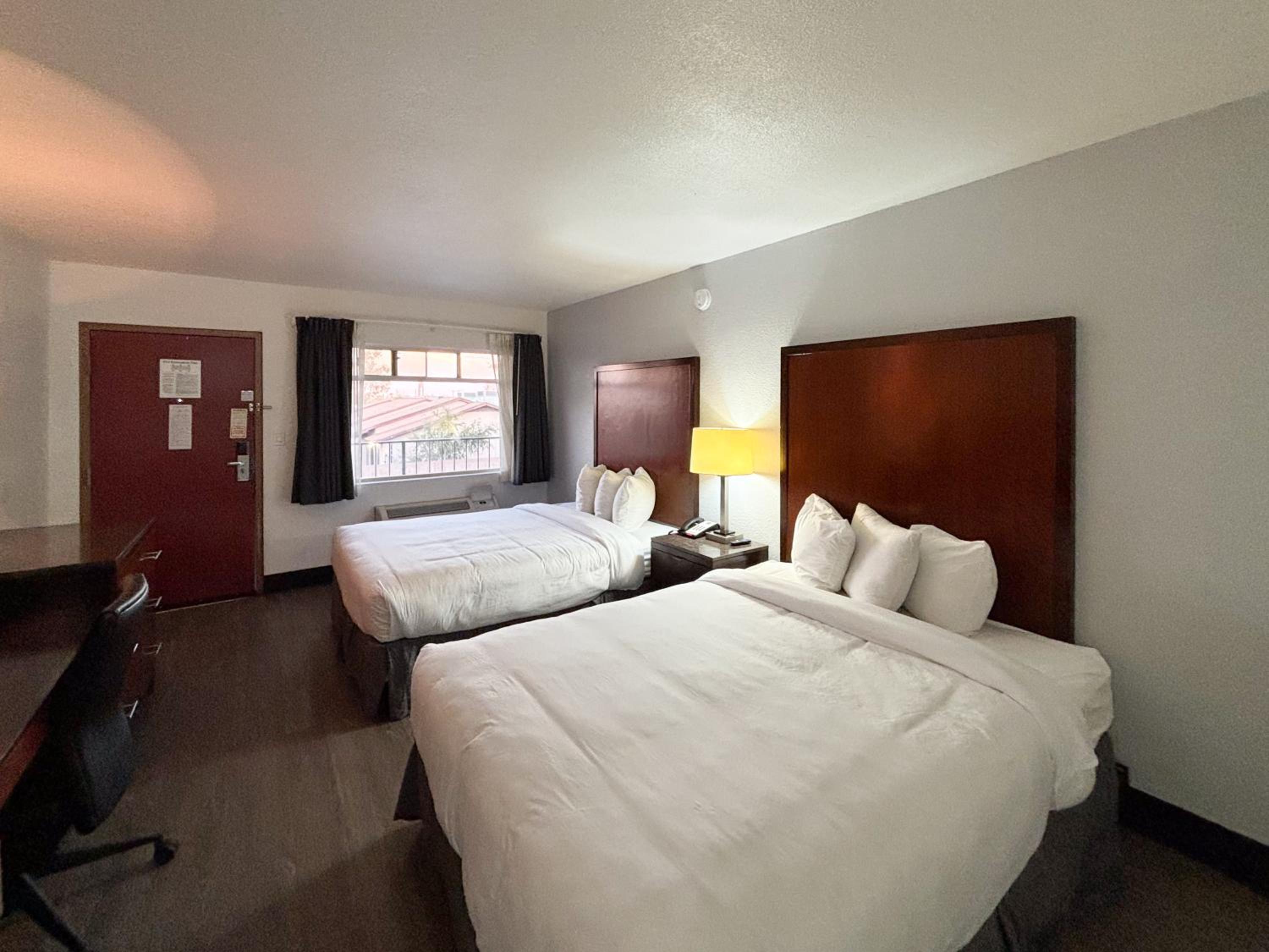 2 Queen Beds Mobil Access Tub Smk Micfridg، Motel6 Mesa, AZ - Downtown 3/7