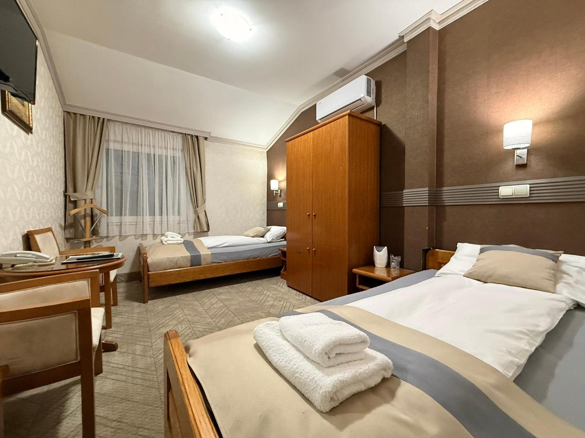 Hotel Lav 56/82
