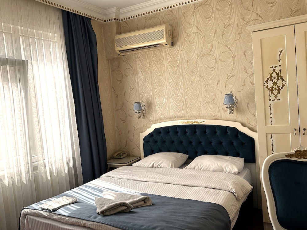 Room at Alyon Hotel Taksim, ISTANBUL
