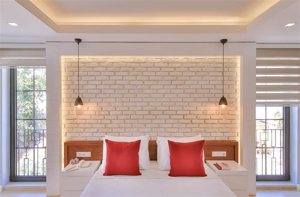Lale Hotel 6/50