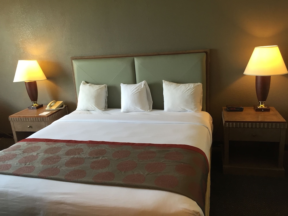 Economy Inn & Suites Shreveport 10/30