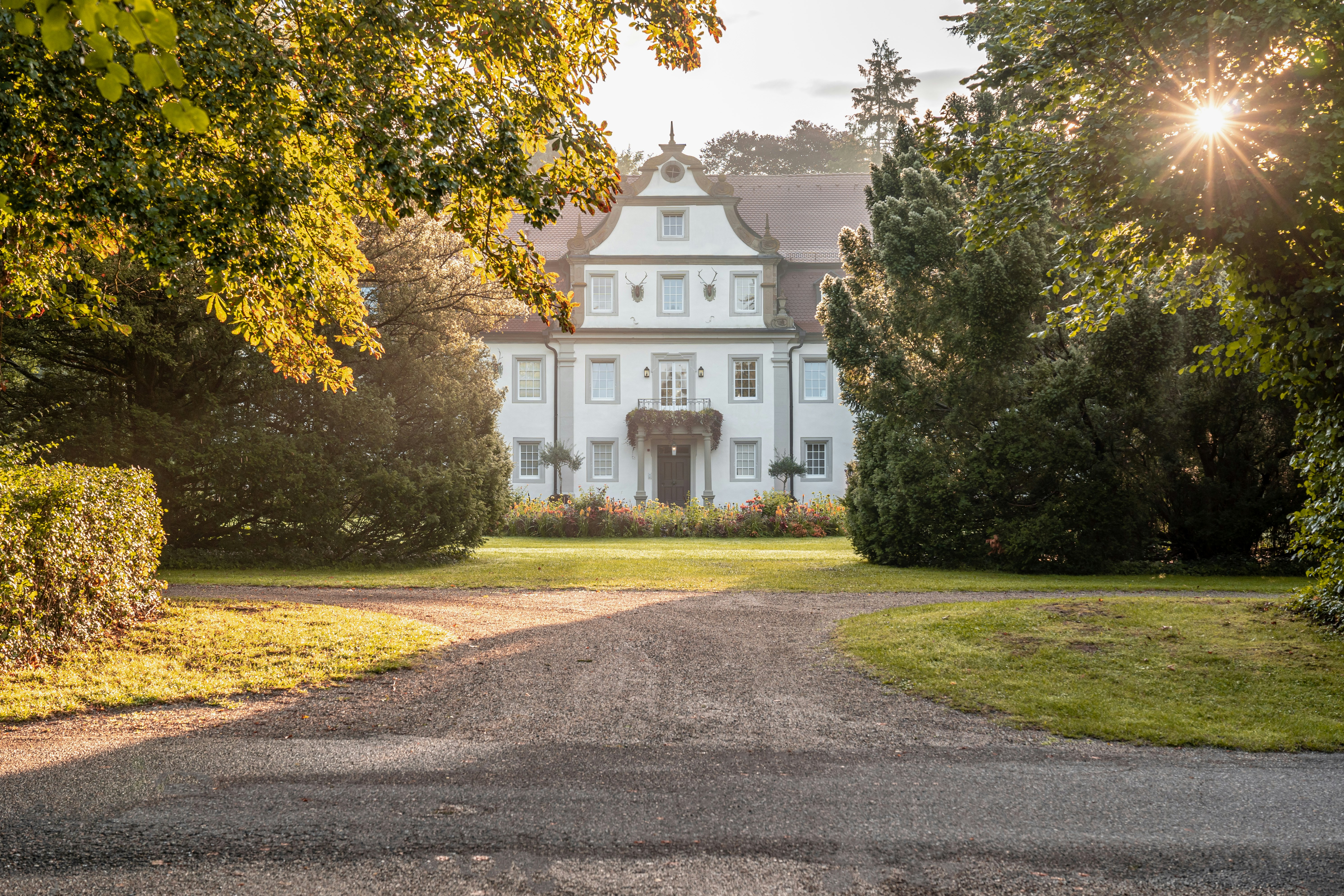 WALD AND SCHLOSSHOTEL FRIEDRICHSRUHE 59/67