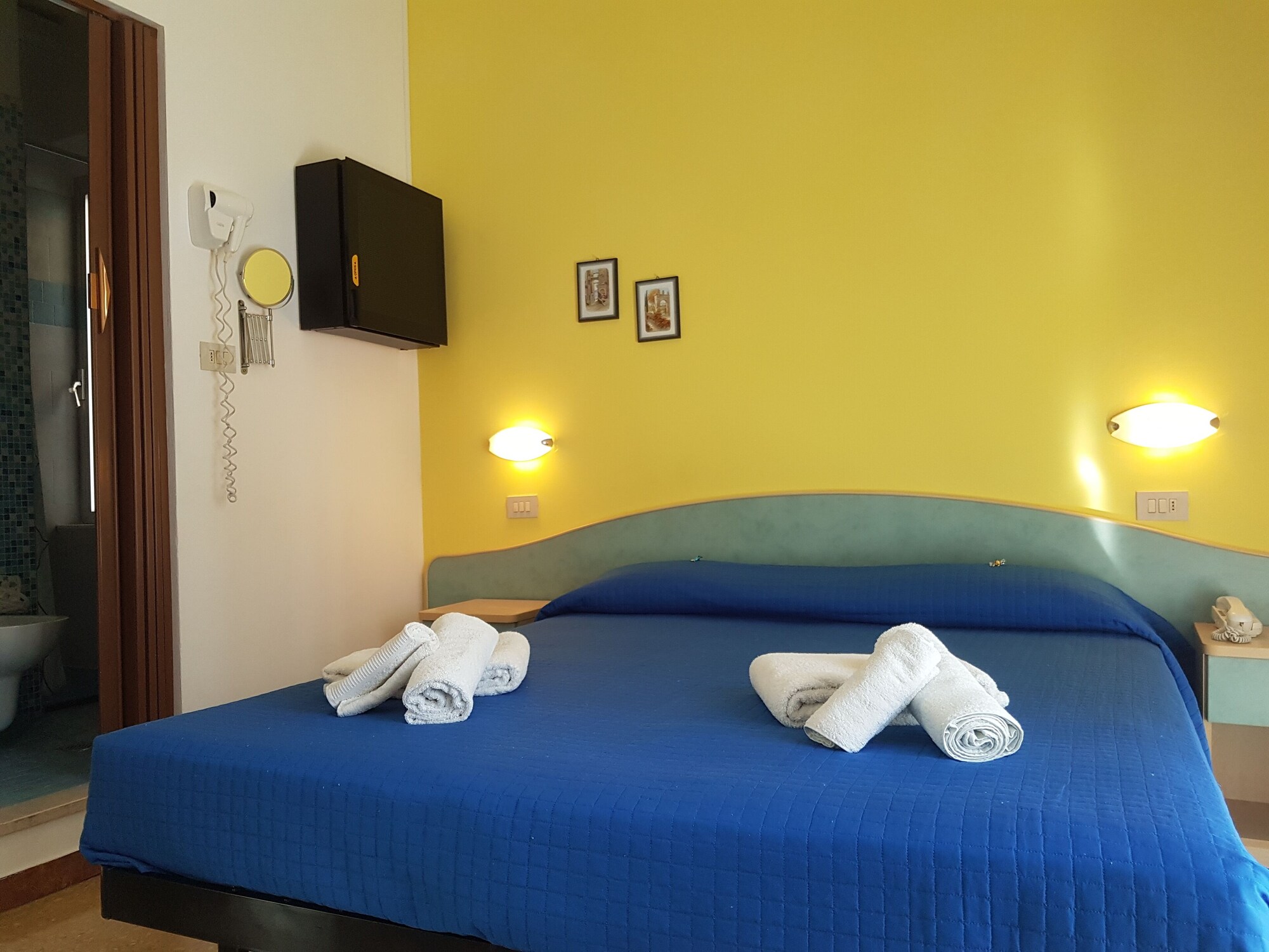 CLASSIC, DOUBLE OR TWIN BED