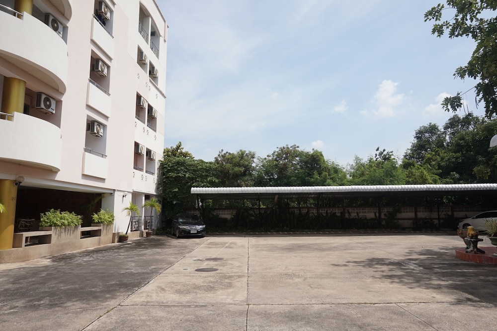M In Korat 19/23