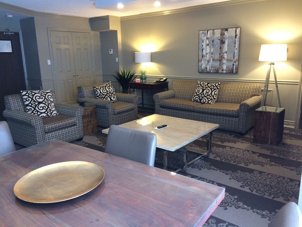 Ramada By Wyndham Cornwall 48/71