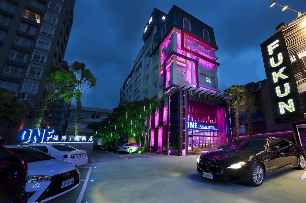 One Fukun Hotel 46/49