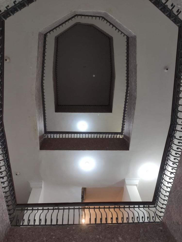 Canary Hotel 6/50
