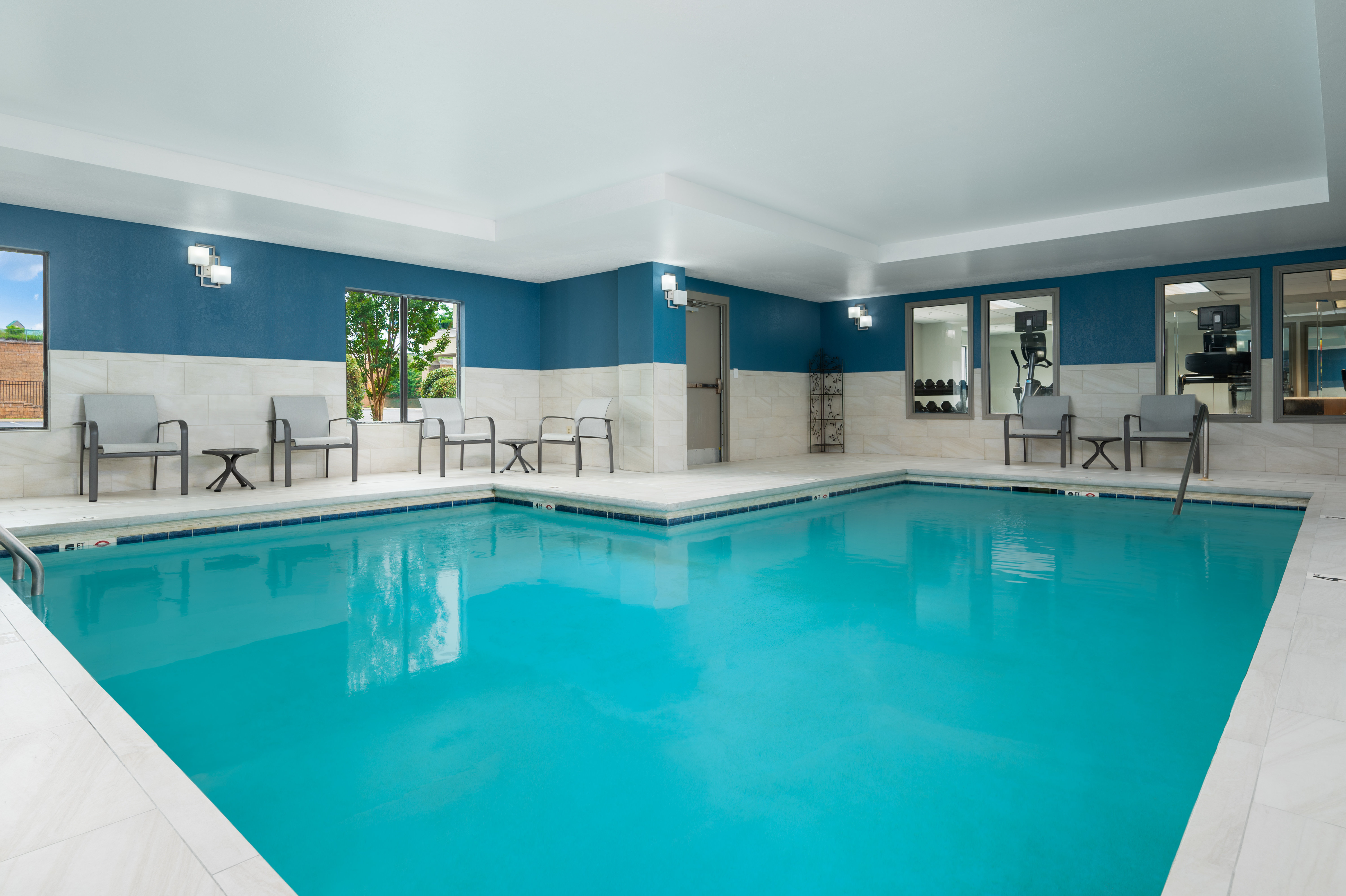 Holiday Inn Express Hotel Suites Newport South 40/79