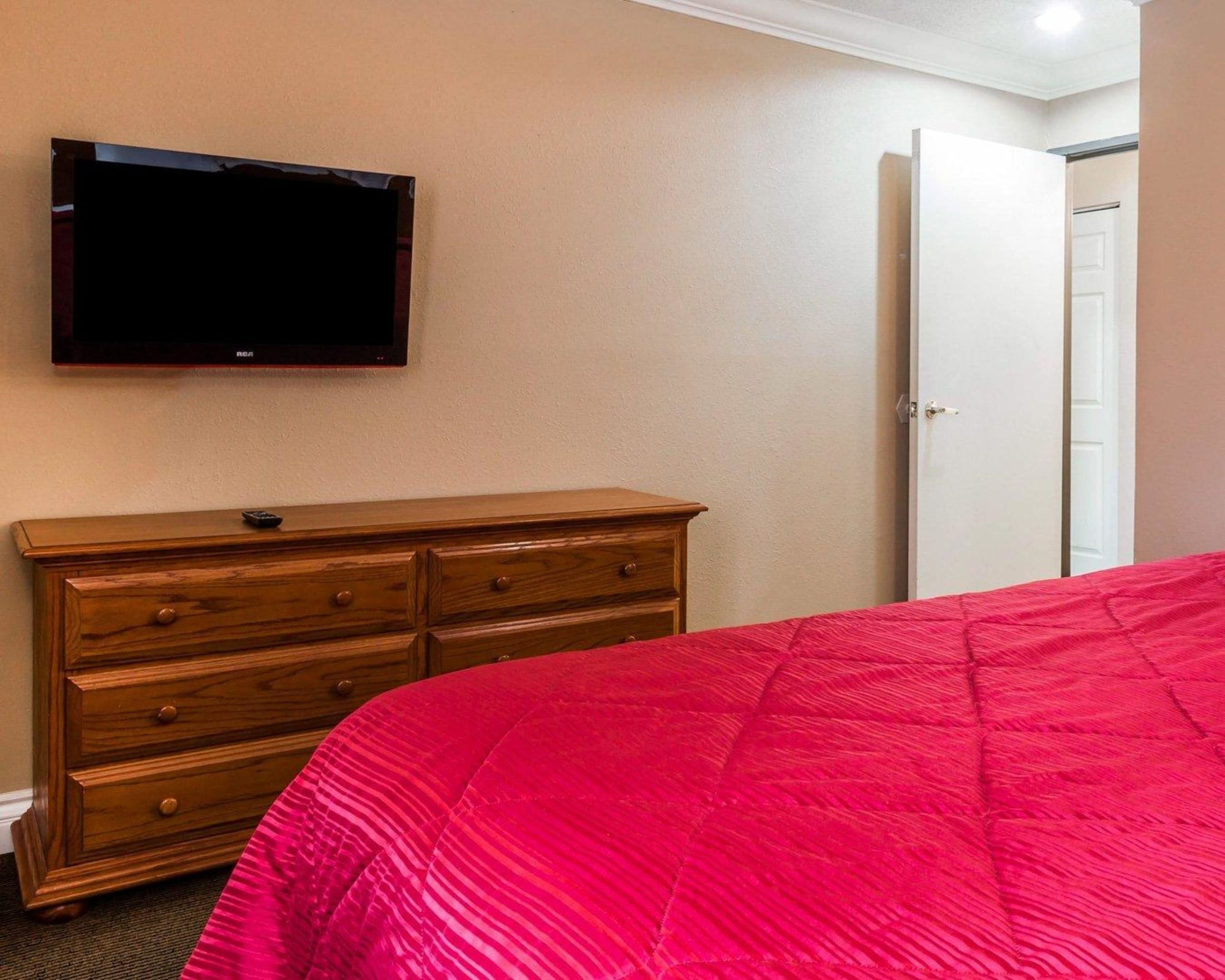 غرفة بسرير كينج لذوي الإعاقة، Quality Inn & Suites Atlanta Airport South 3/4