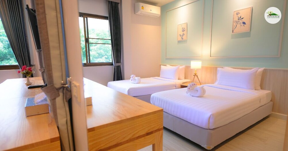 Forest, Suite, King Bed, 3 Beds