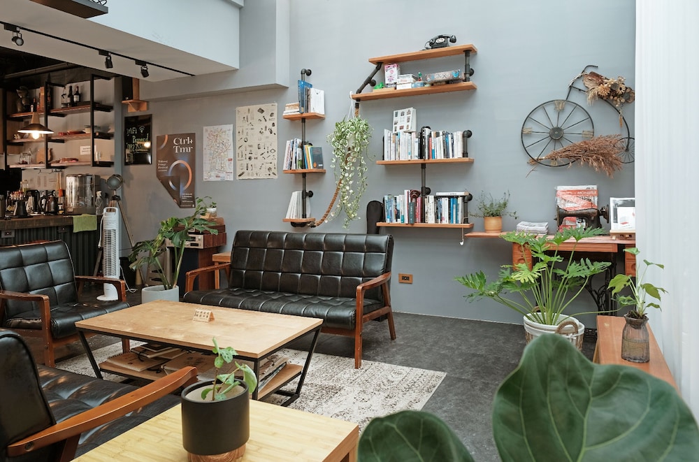 JOURNEY HOSTEL 55/68