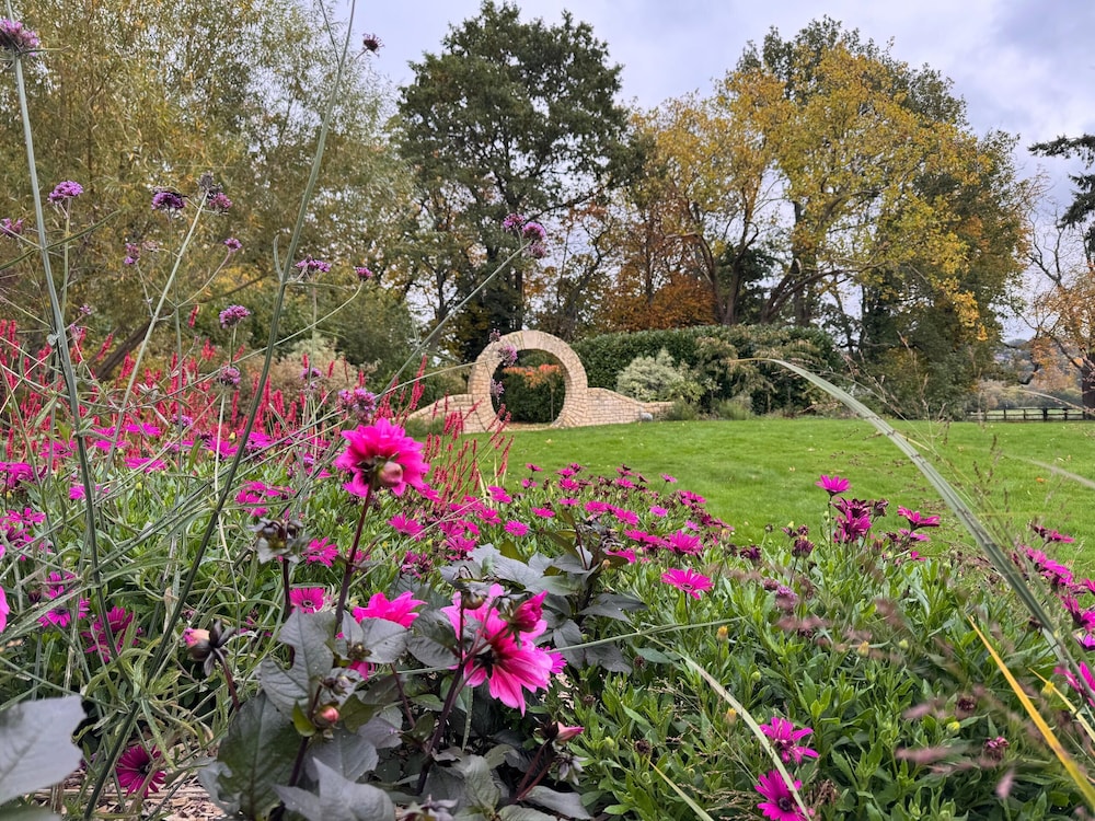 Farnham House Hotel 51/55