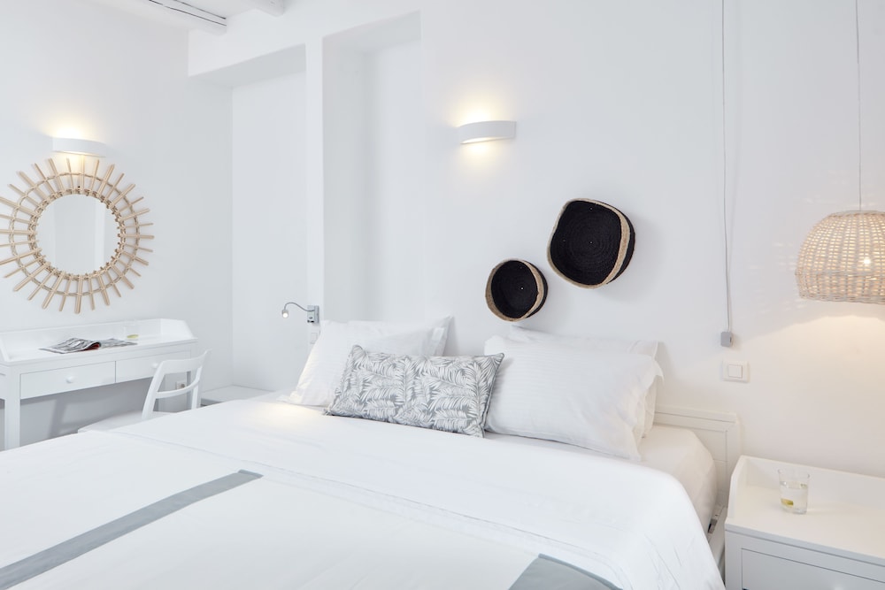 Mr Mrs White Paros 16/76