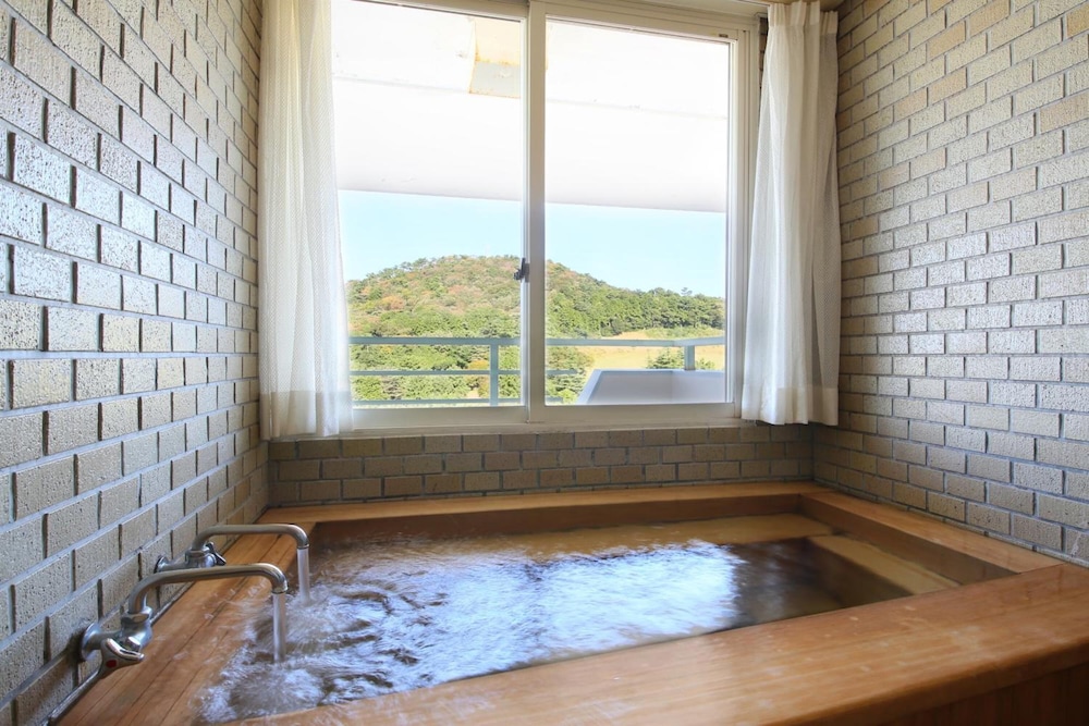 SOUTHERN CROSS RESORT 26/68